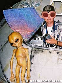 Crashed UFO photo op in Roswell.