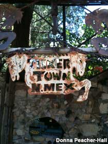 Tinkertown metal cutout sign.