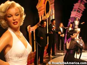 Marilyn and various Strip denizens.