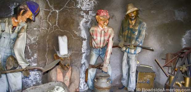 Hideous mannequins toil in the Watz-Yerziz Mine.