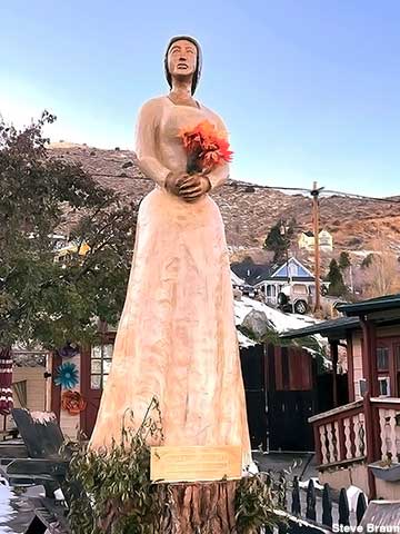 Julia Bulette statue.