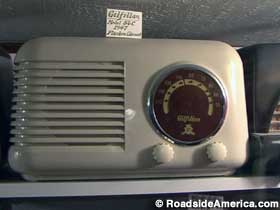 Gilfallan radio, 1947.