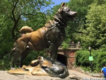Statue of Balto the Wonder Dog.