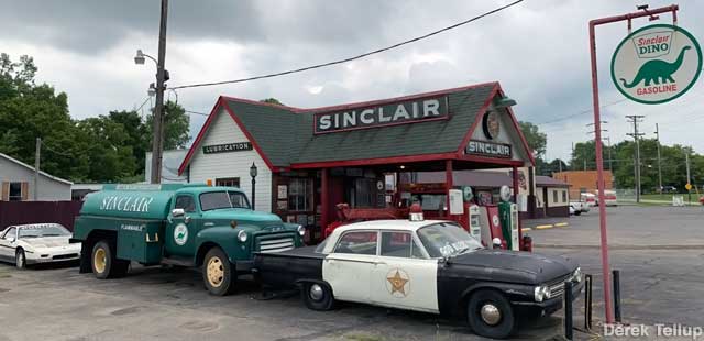 Sinclair Gas Station replica.