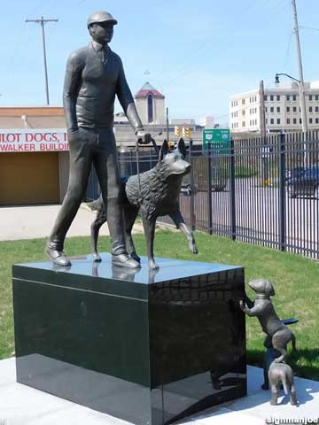 Guide Dog statue.