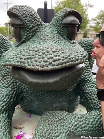 Frog Jump Monument.