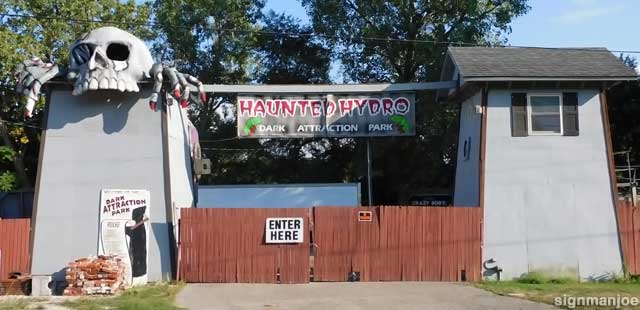 Haunted Hydro entrance.