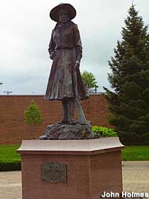 Annie Oakley statue.