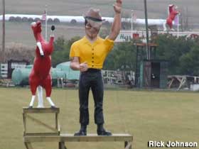 Muffler Man hybrid statue.