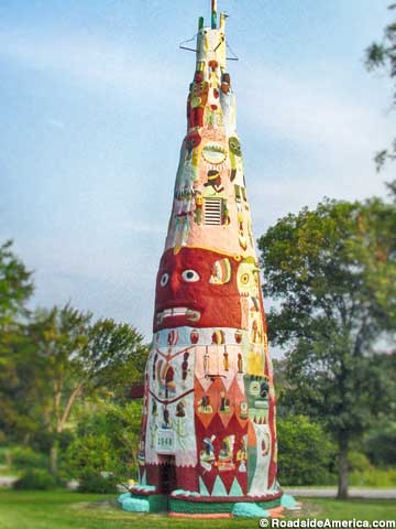 World's Largest Totem Pole: 90 feet tall, 134 tons.