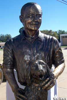 Statue of Sam Walton and his dog Ol' Roy.