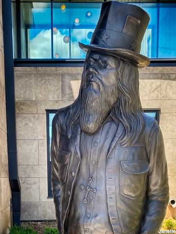 Leon Russell statue.