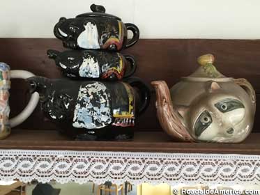 Three-deck elephant teapot.