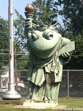 Statue of Liberfrog.