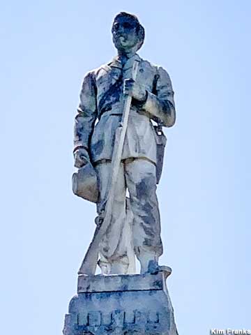 Yankee Confederate statue.