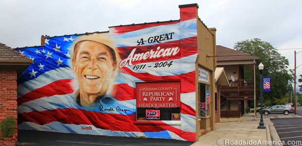Mural of Ronald Reagan.