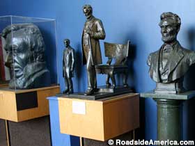 Busts and statuettes of Abe.