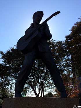 Elvis Presley statue.