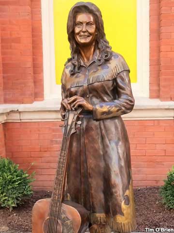 Statue of Loretta Lynn.