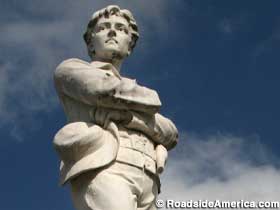 Statue of Sam Davis.