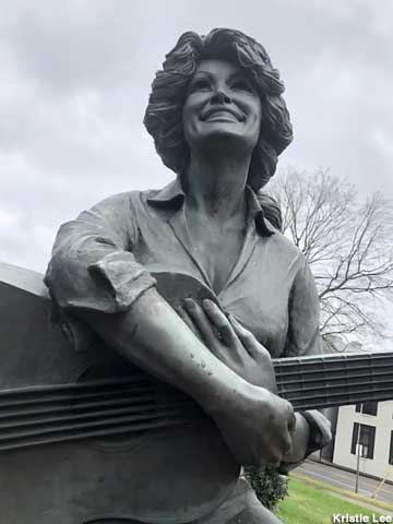 Dolly Parton statue.