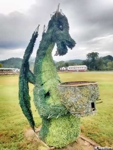 Topiary Dragon Mailbox.
