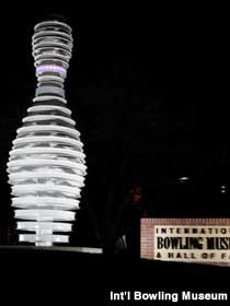 Night view of the Bowling Museum.