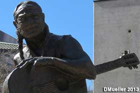 Willie Nelson statue.