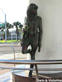 Selena statue.