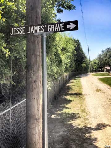 Sign for Jesse James' Grave.