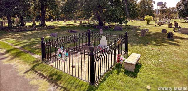Grave of Diamond Bessie.