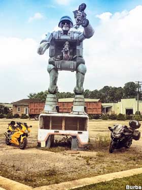 Robot Cyborg Muffler Man.