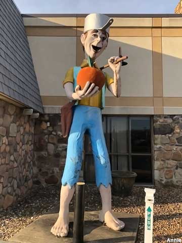 Johnny Appleseed statue.