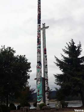 Totem pole from one tree.