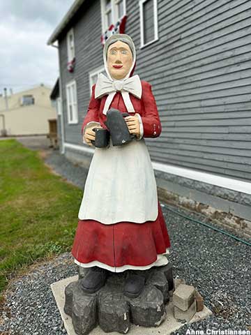 Statue of the Coffee Lady.