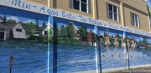 Min-Aqua Bats Water Ski Mural.