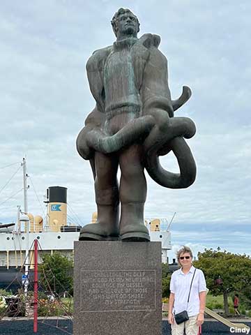 Seamen of the Great Lakes Statue.