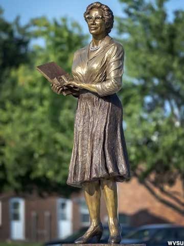 Katherine Johnson statue.