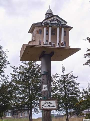 Picton Courthouse birdhouse.